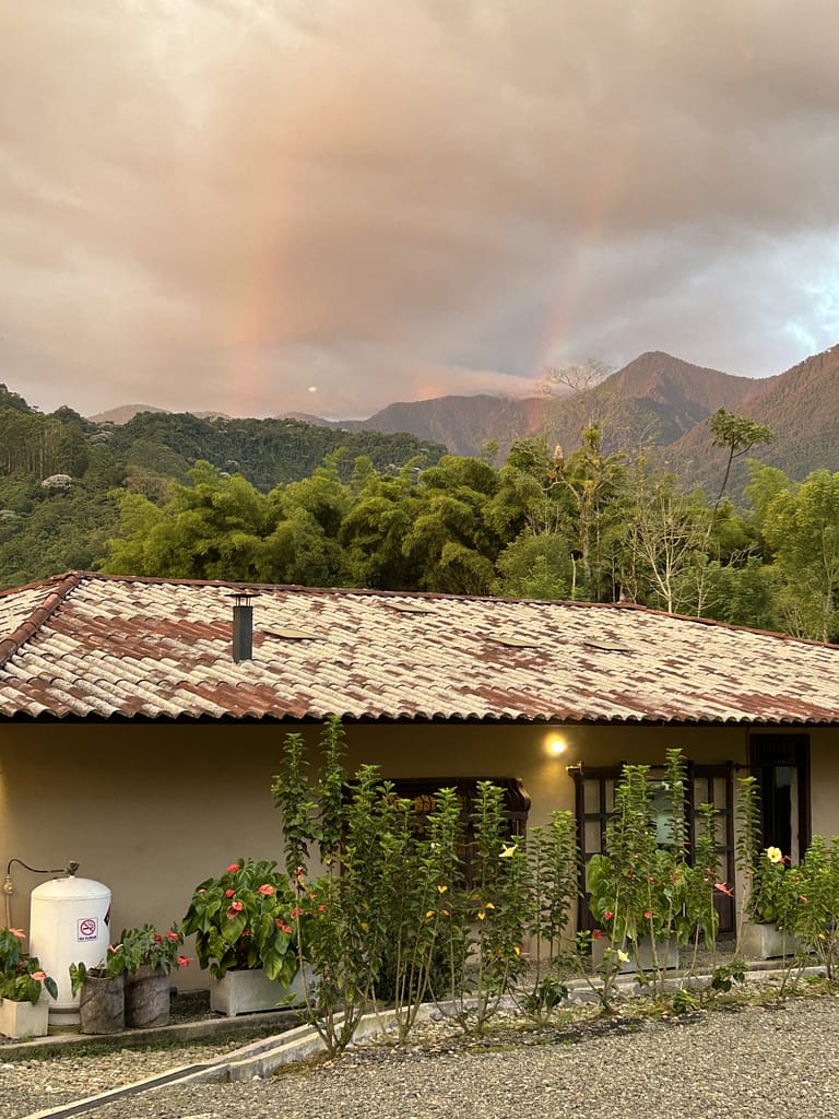 Colores de la naturaleza Hotel Mandalay 1941 Arcoiris
